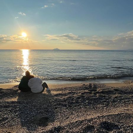 Villa Pnoe Seaside Kalamaki  Bagian luar foto