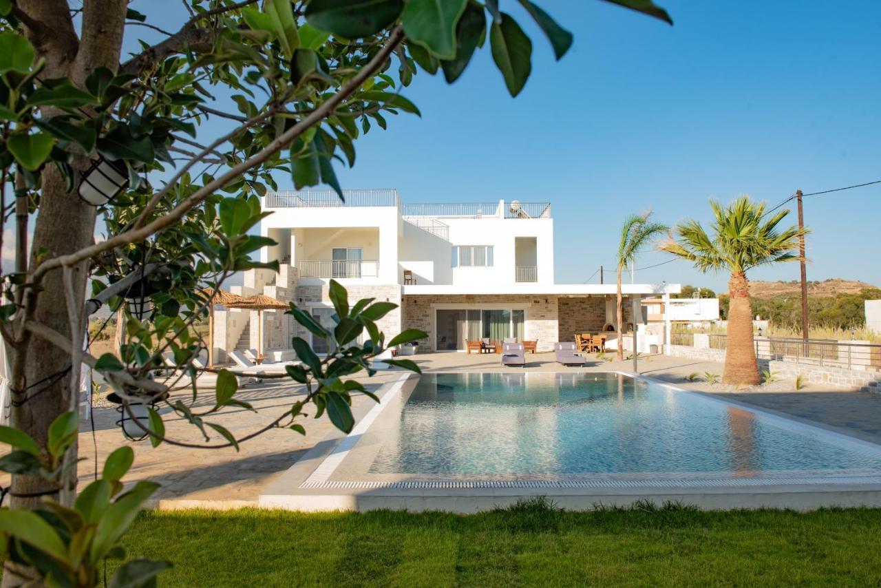 Villa Pnoe Seaside Kalamaki  Bagian luar foto