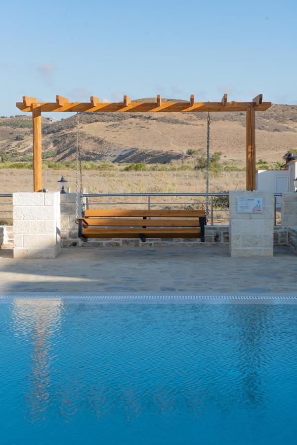 Villa Pnoe Seaside Kalamaki  Bagian luar foto
