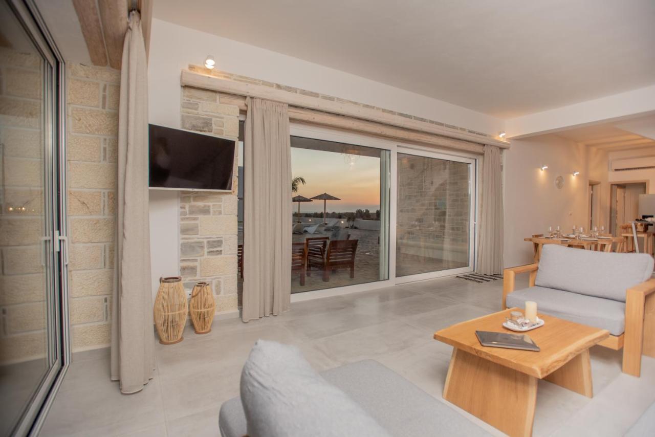 Villa Pnoe Seaside Kalamaki  Bagian luar foto