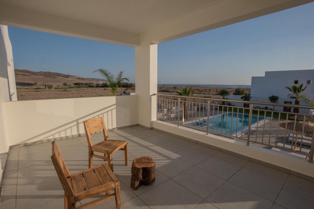 Villa Pnoe Seaside Kalamaki  Bagian luar foto