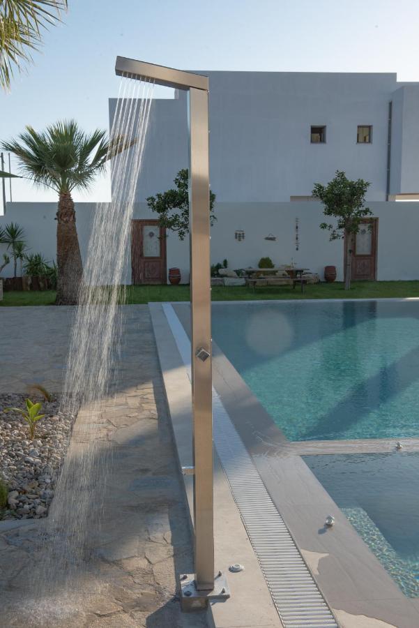 Villa Pnoe Seaside Kalamaki  Bagian luar foto
