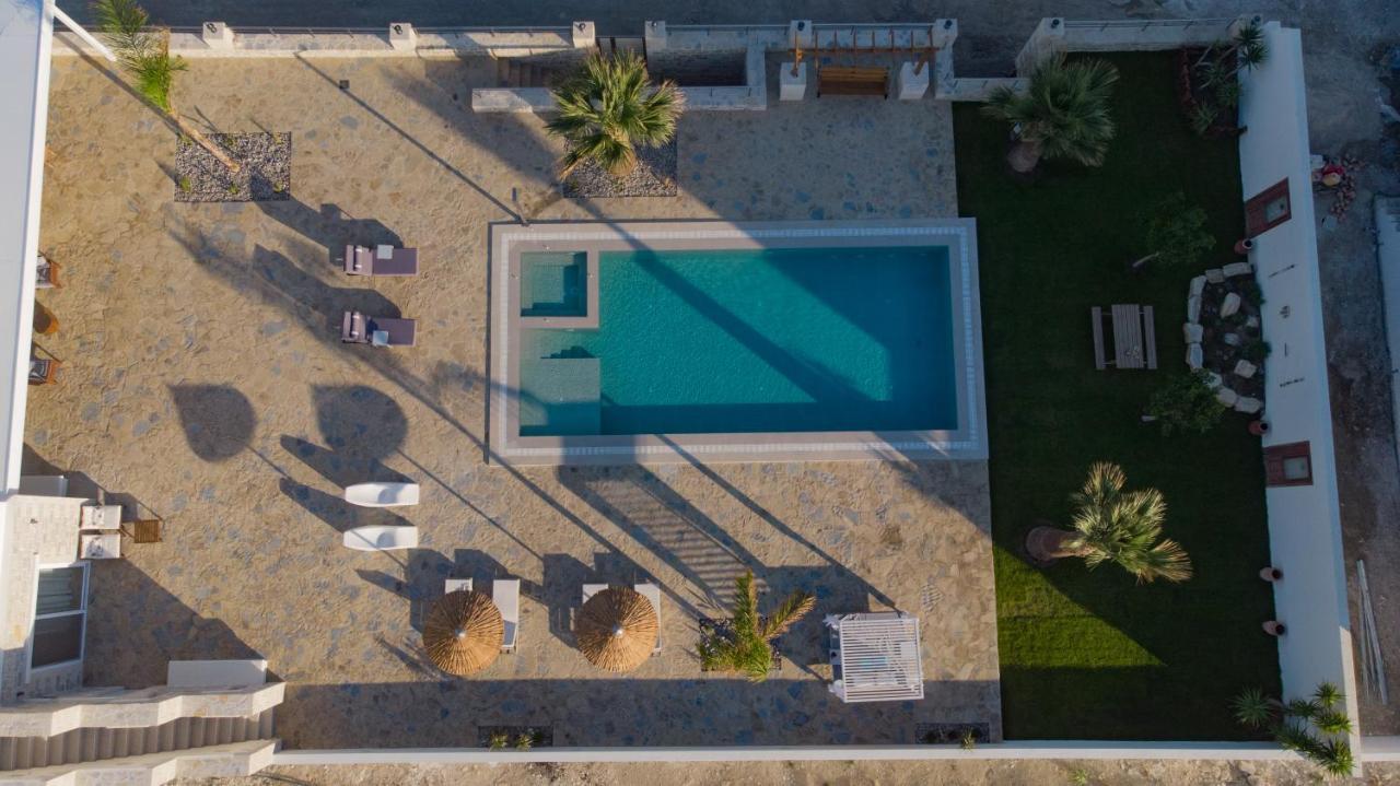 Villa Pnoe Seaside Kalamaki  Bagian luar foto