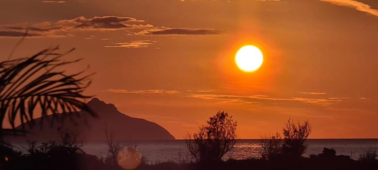 Villa Pnoe Seaside Kalamaki  Bagian luar foto