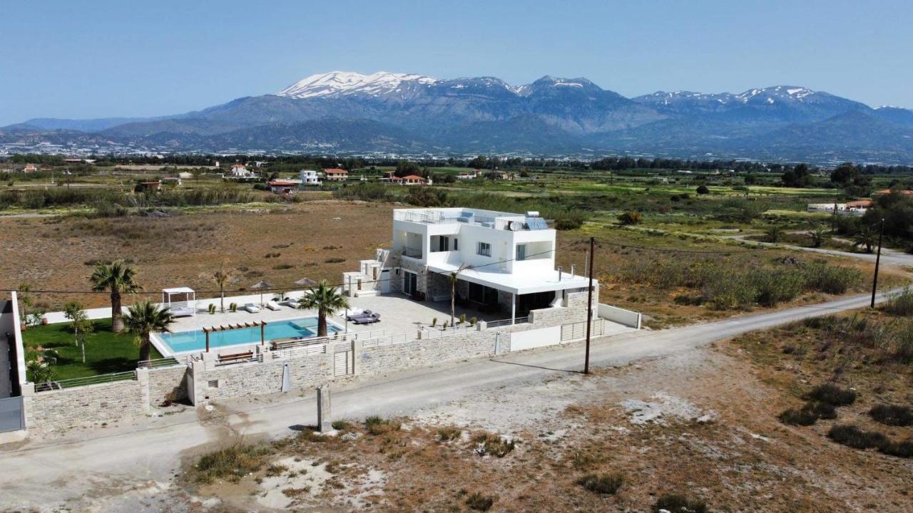 Villa Pnoe Seaside Kalamaki  Bagian luar foto