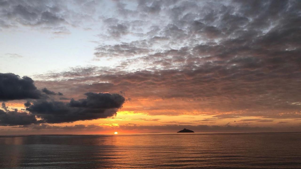 Villa Pnoe Seaside Kalamaki  Bagian luar foto