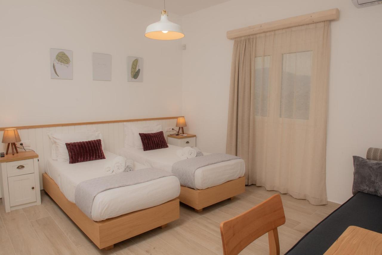 Villa Pnoe Seaside Kalamaki  Bagian luar foto