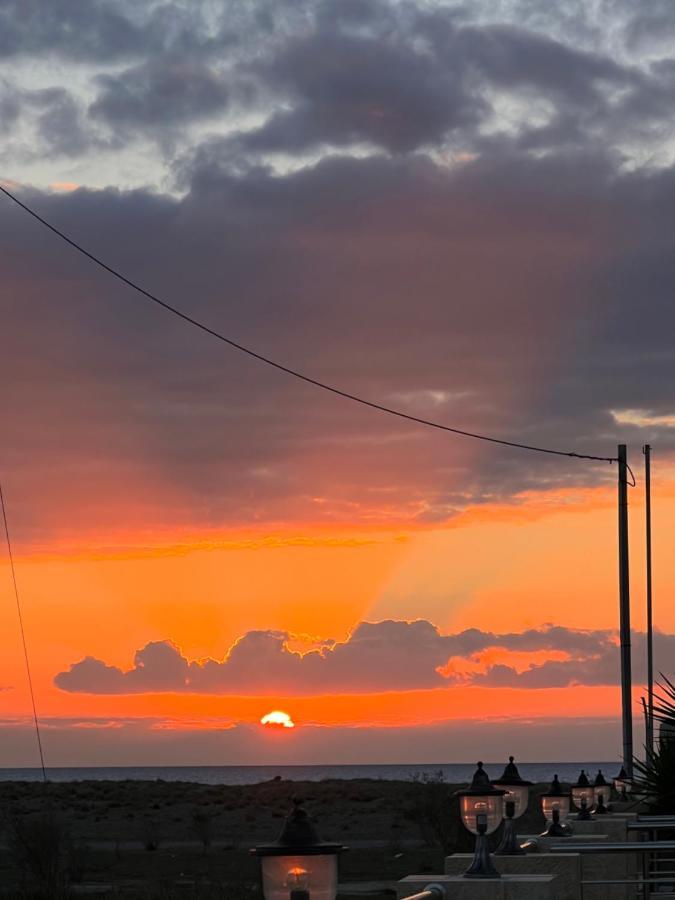 Villa Pnoe Seaside Kalamaki  Bagian luar foto